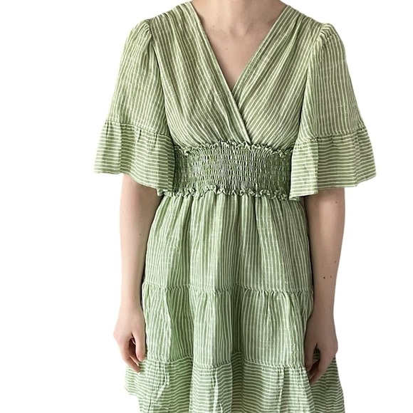 Max Studio Dresses & Skirts - Max Studio Women's Flutter Sleeve Tiered Short Dress Size XS